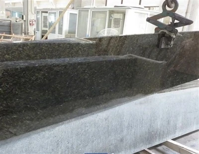 Polerad mörkgrön Verde Ubatuba Prefab Granit köksskiva