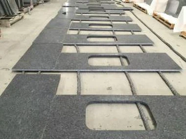 Polerad bänkskiva i granit